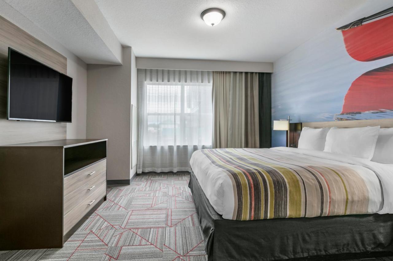 Отель Clarion Pointe Columbus-Bradley Park Экстерьер фото