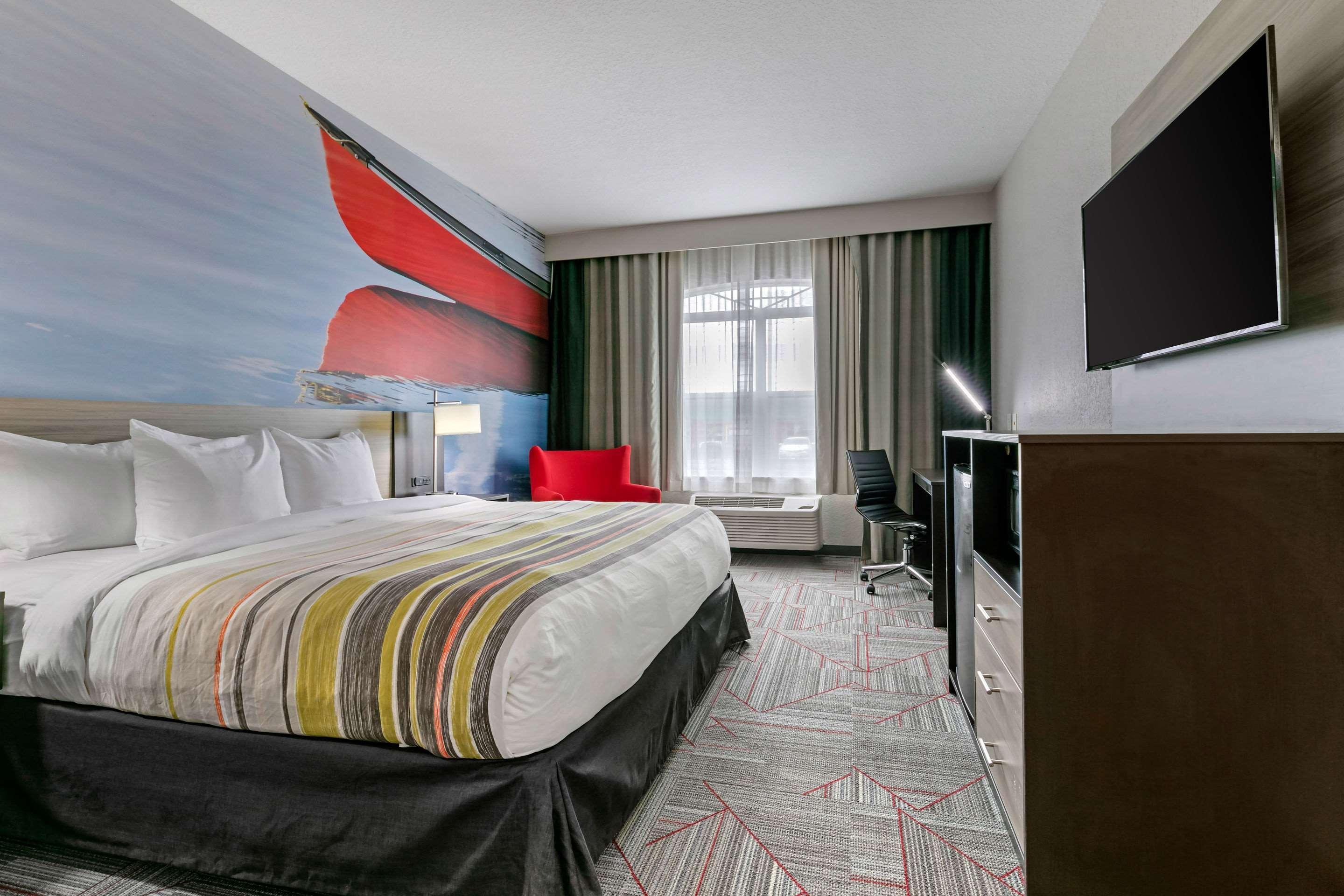 Отель Clarion Pointe Columbus-Bradley Park Экстерьер фото