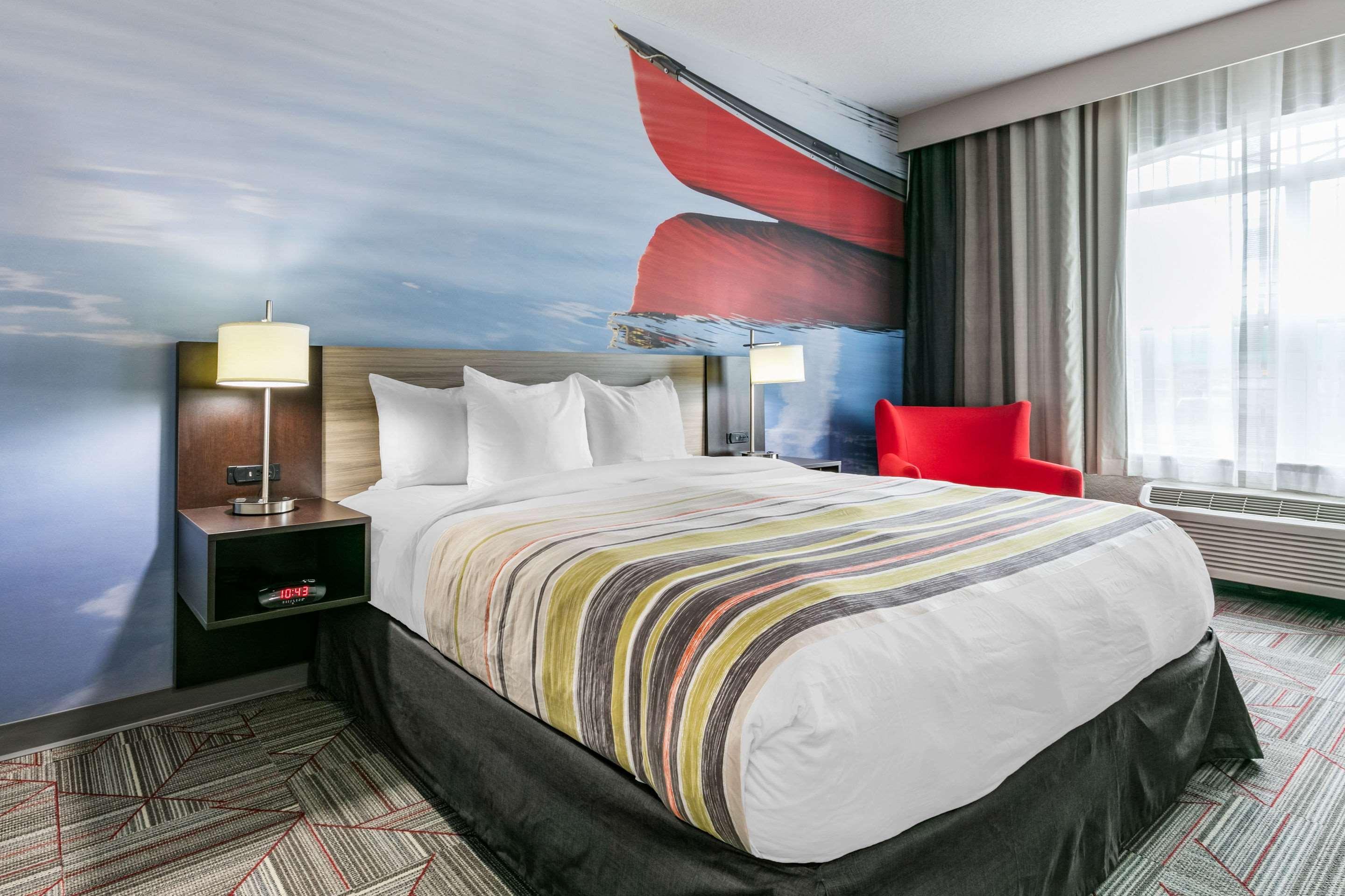 Отель Clarion Pointe Columbus-Bradley Park Экстерьер фото