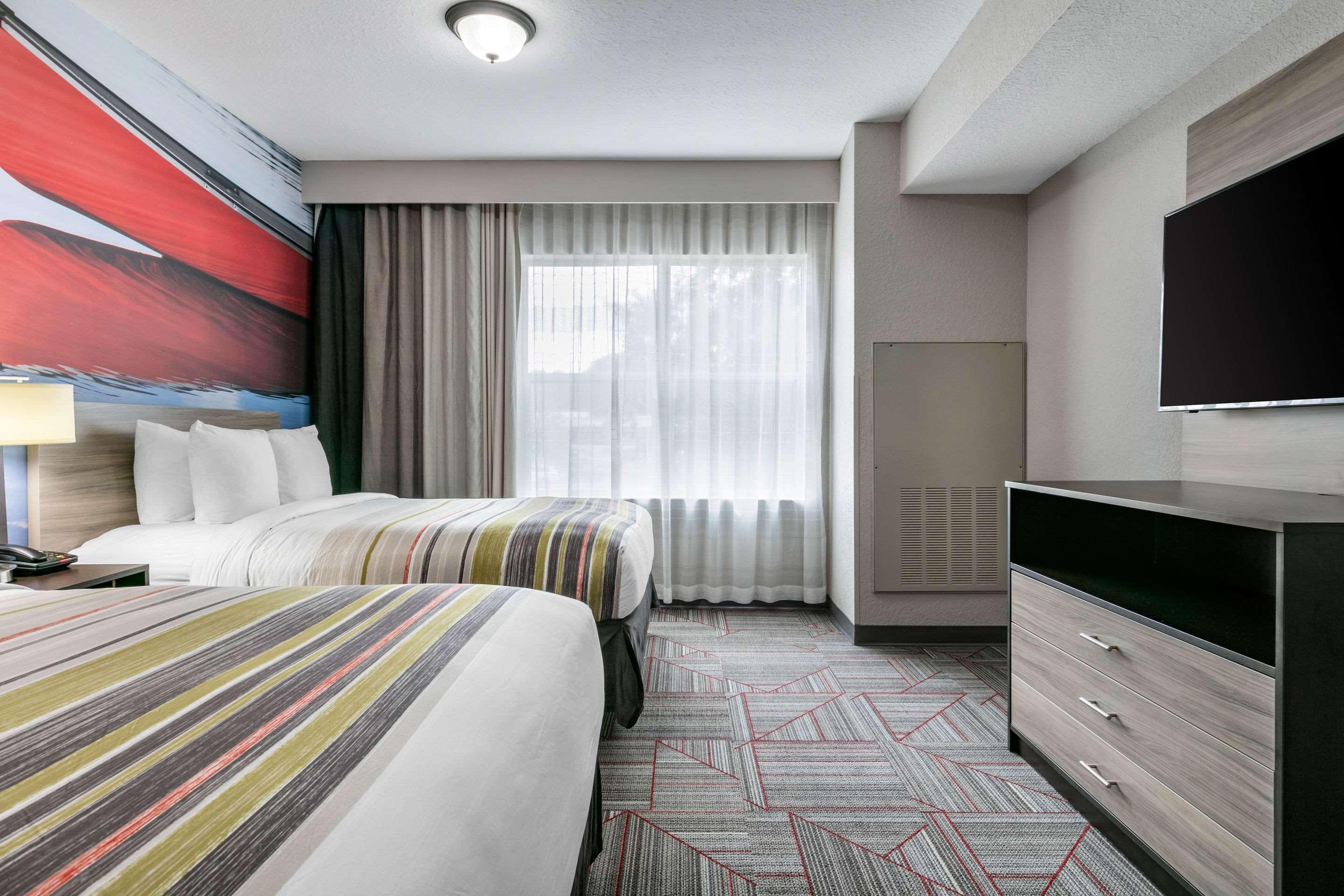 Отель Clarion Pointe Columbus-Bradley Park Экстерьер фото