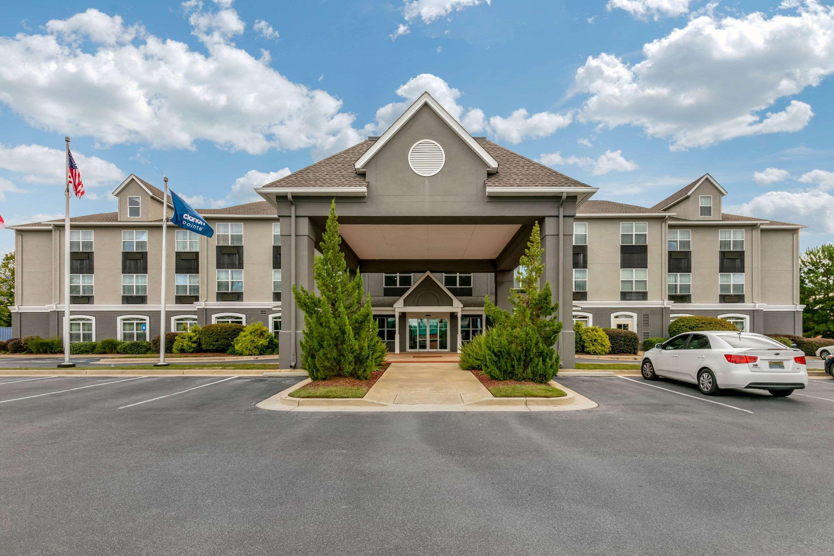 Отель Clarion Pointe Columbus-Bradley Park Экстерьер фото