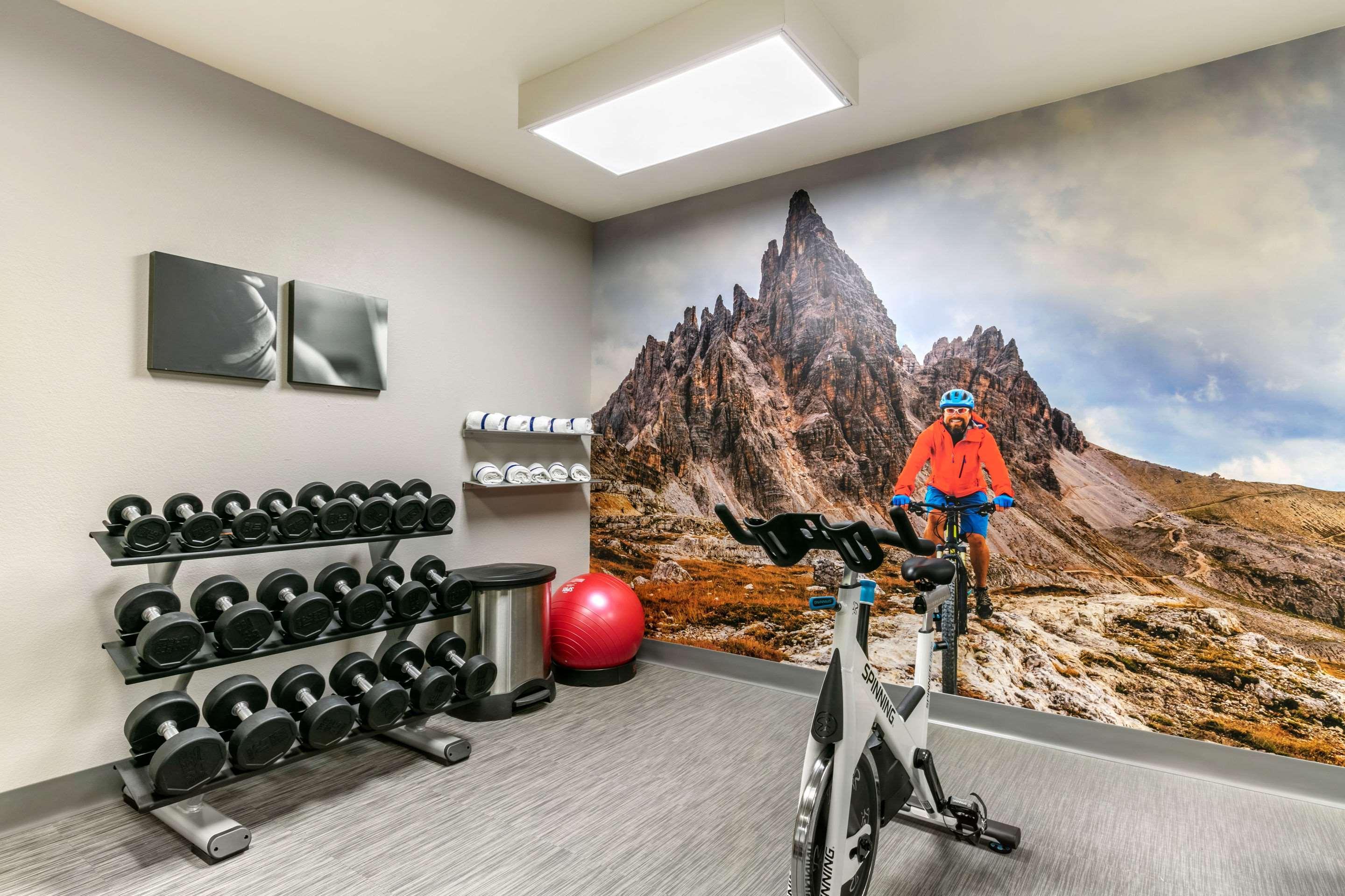 Отель Clarion Pointe Columbus-Bradley Park Экстерьер фото