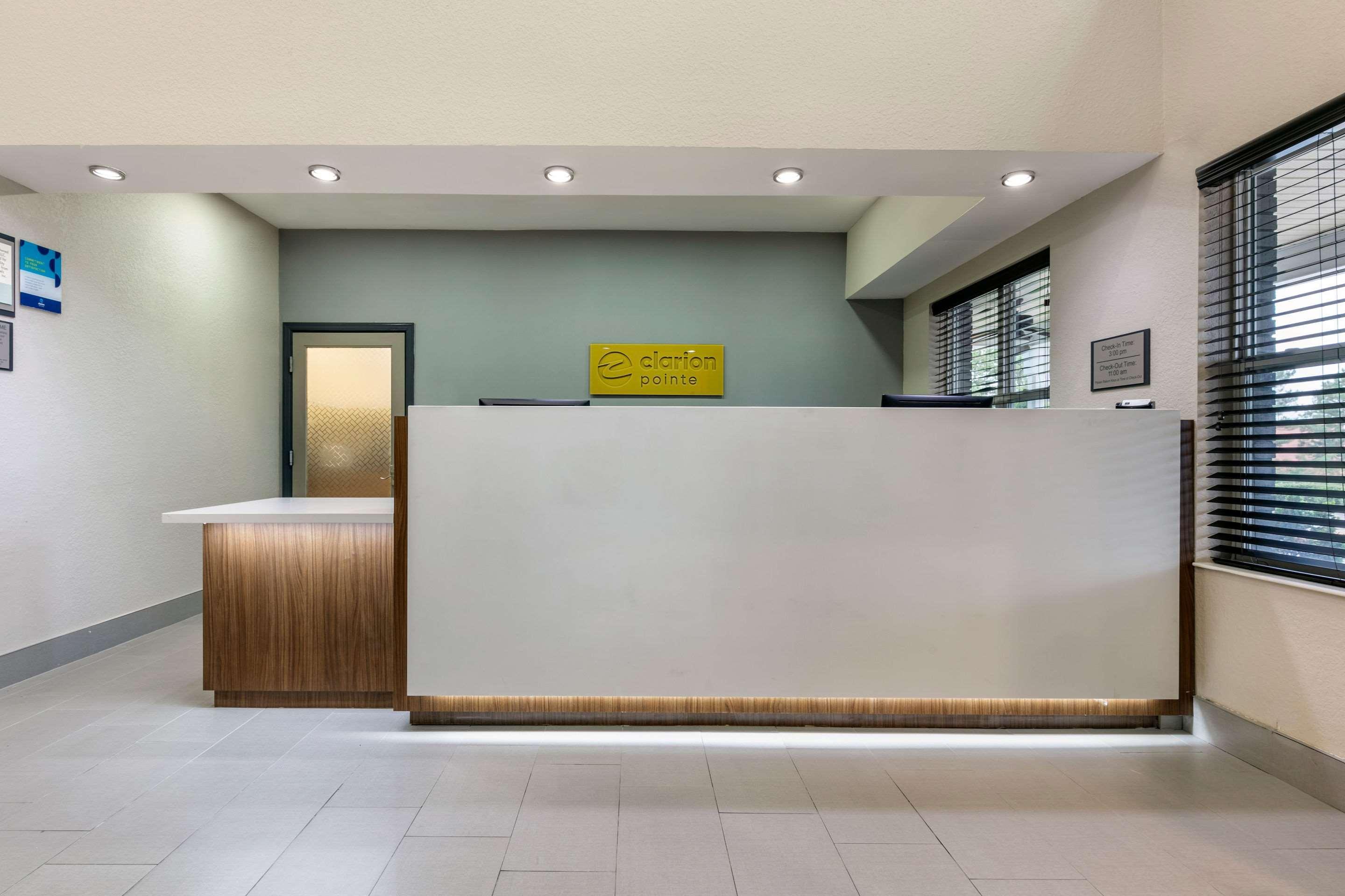 Отель Clarion Pointe Columbus-Bradley Park Экстерьер фото