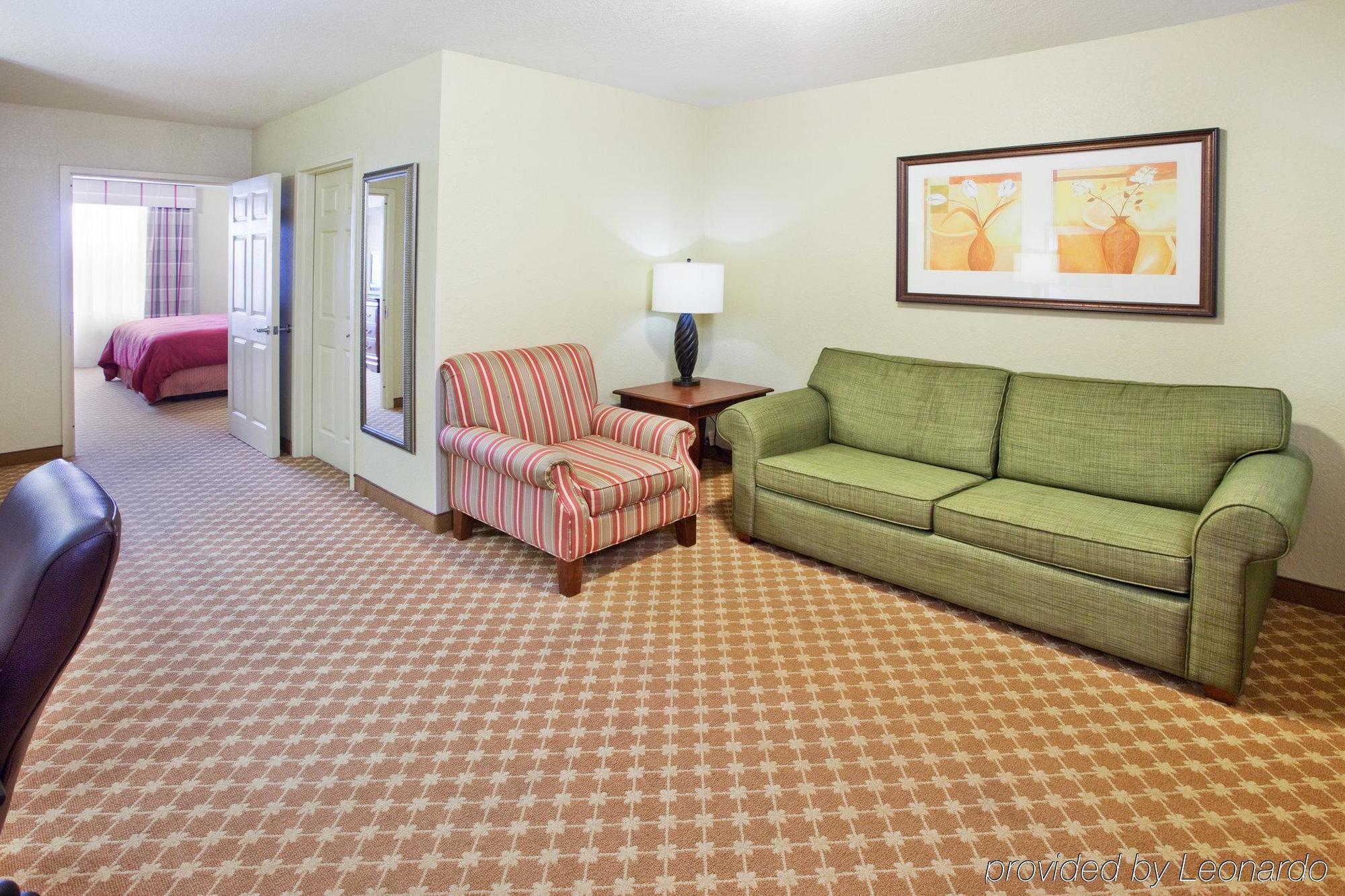 Отель Clarion Pointe Columbus-Bradley Park Экстерьер фото