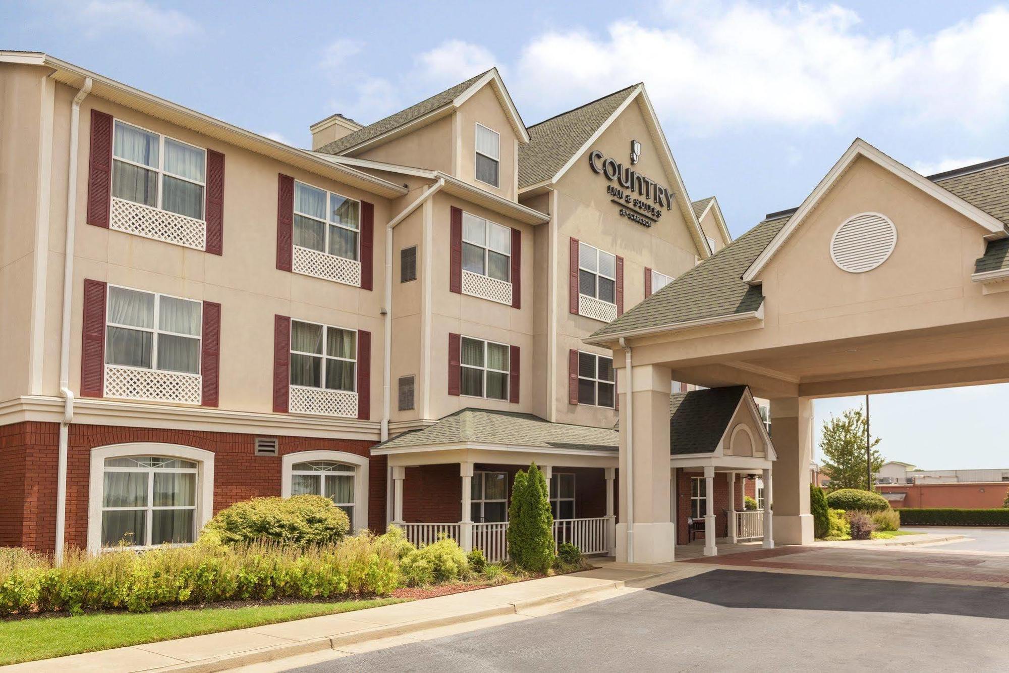 Отель Clarion Pointe Columbus-Bradley Park Экстерьер фото