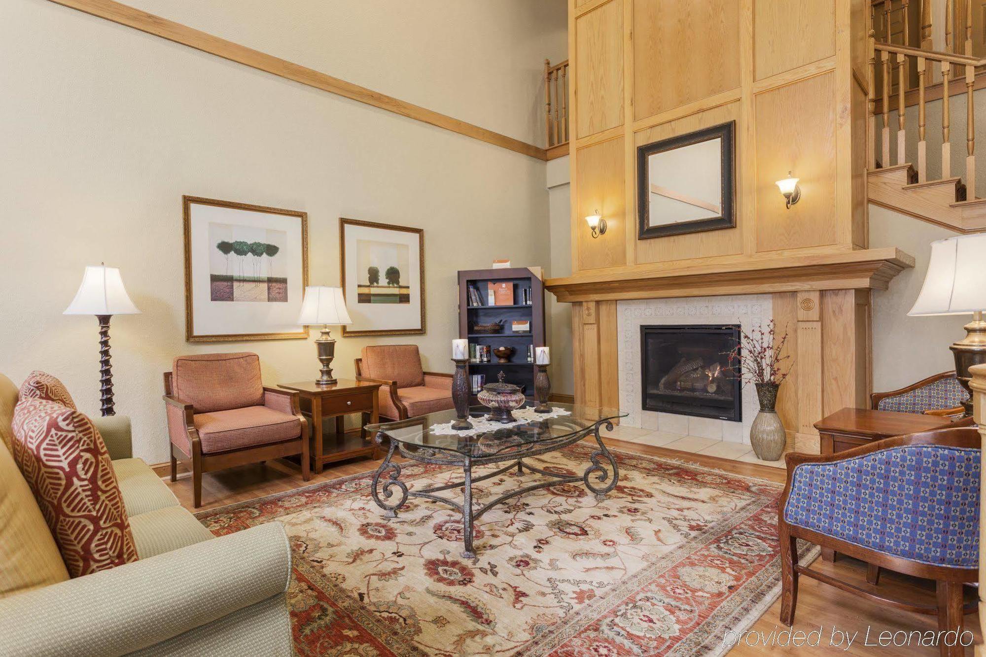 Отель Clarion Pointe Columbus-Bradley Park Экстерьер фото