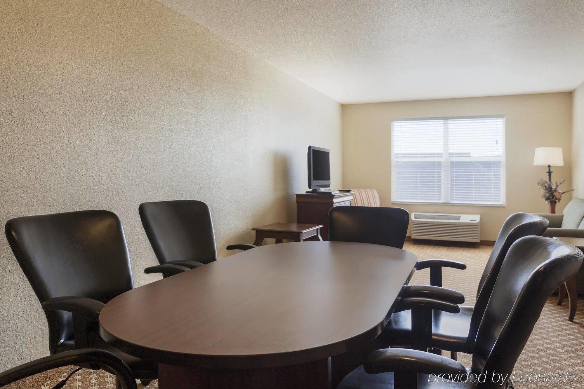 Отель Clarion Pointe Columbus-Bradley Park Экстерьер фото