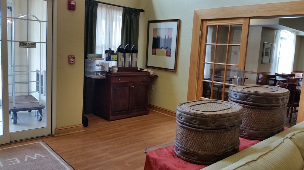 Отель Clarion Pointe Columbus-Bradley Park Экстерьер фото