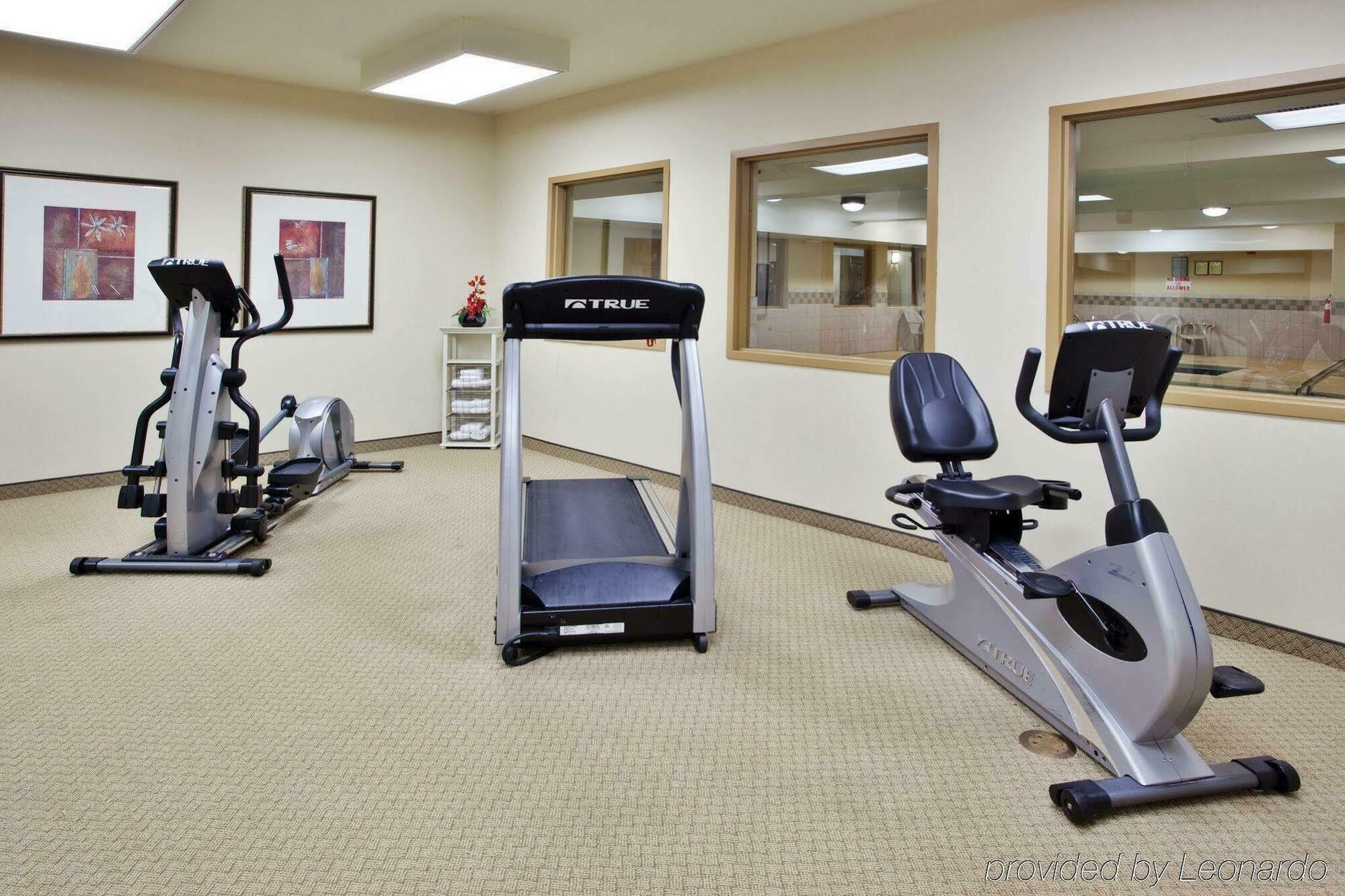 Отель Clarion Pointe Columbus-Bradley Park Экстерьер фото